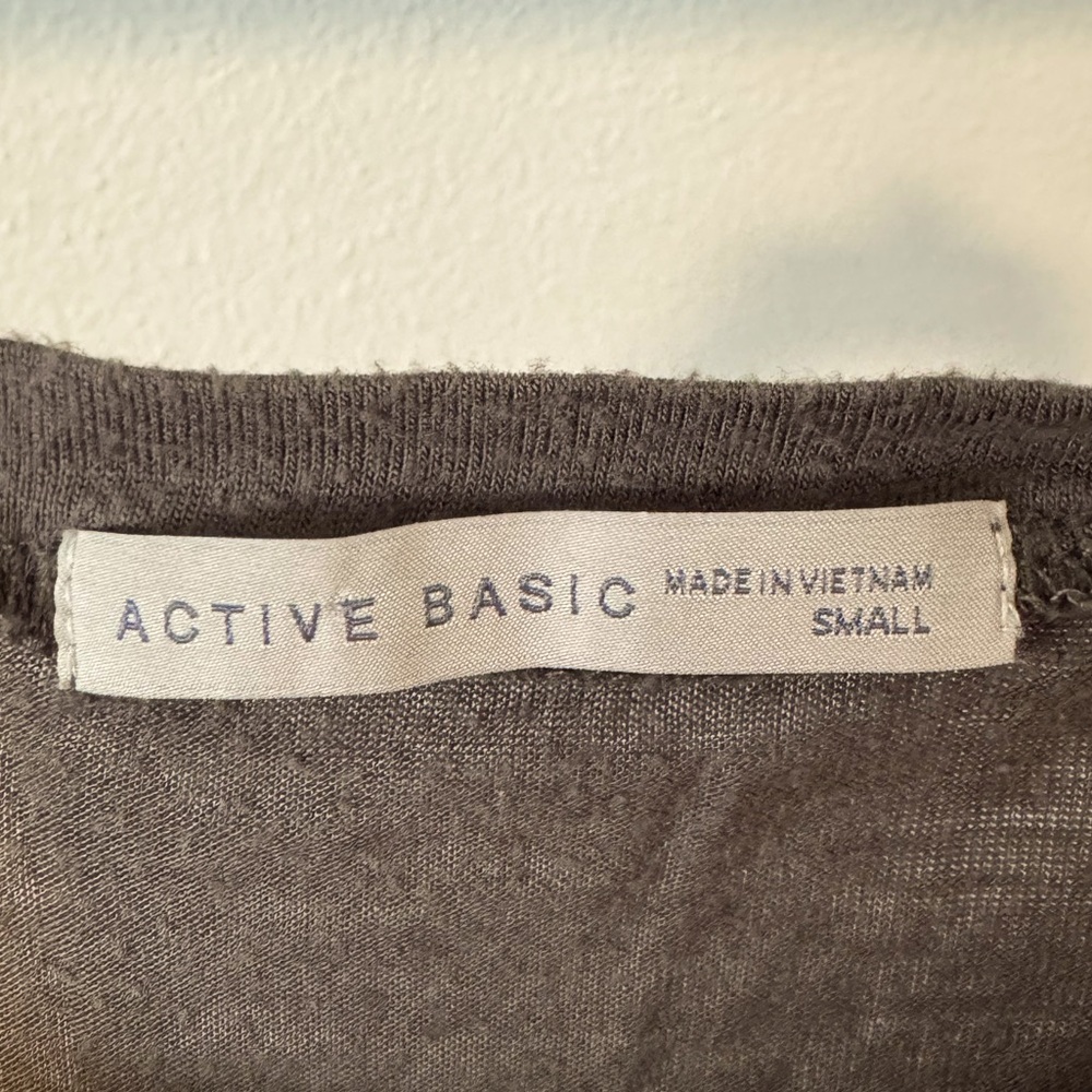 ๐5/$15๐ Active Basic Size Small Top - Picture 2 of 3